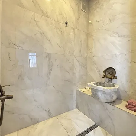 1br W Turkish Hammam • Galata *